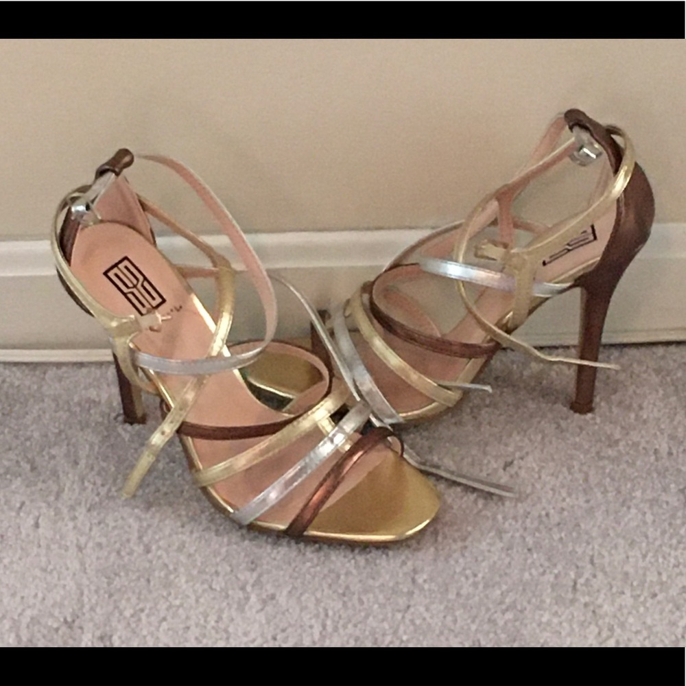 Strappy pumps